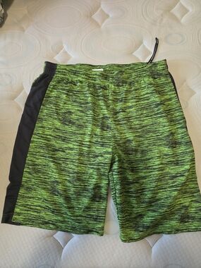 Diadora Men's Green and Black Athletic Shorts